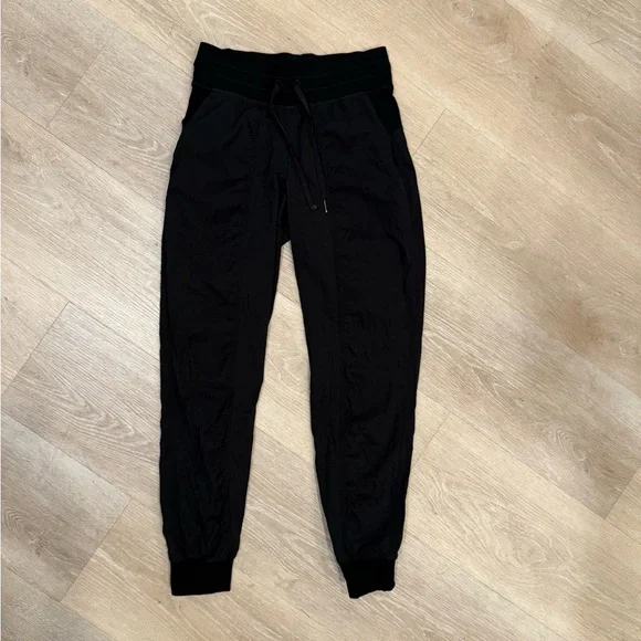 Lululemon athletica Dance Studio Midrise Jogger | Black Knight | Size 4 - Picture 8 of 13